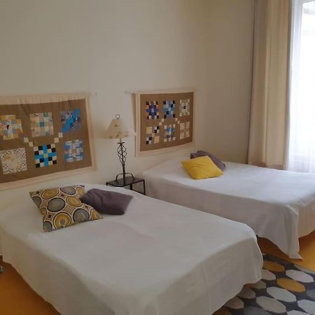 Grand Appartement Proche Cathedrale 4 Pers Reims Exterior foto